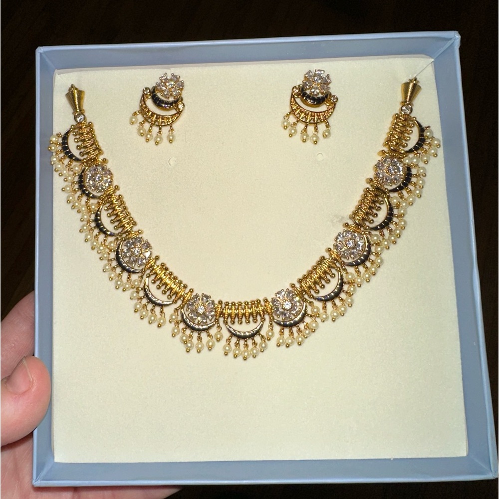 Necklace & earring set